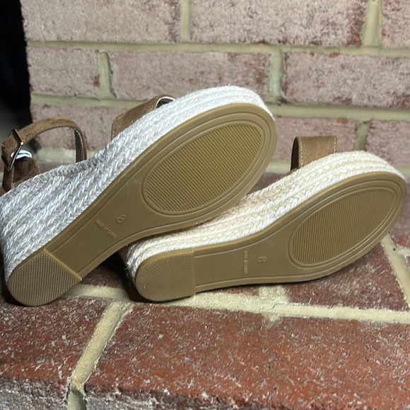 Vicki Vicki Tan Wedges - Picture 5 of 5